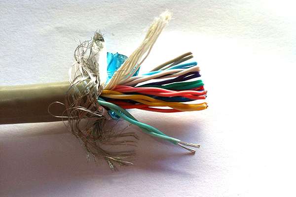 Testing of mechanical properties of wires and cables